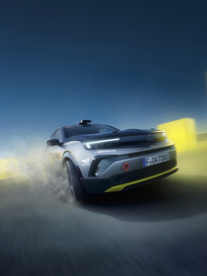 Scatto frontale di un Mokka GSE Rally