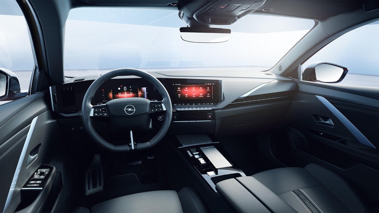 Vista interna di Opel Astra con pannello Pure
