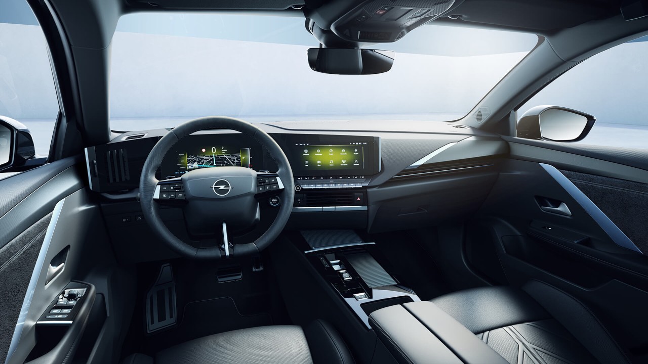 Vista interna del cruscotto di Opel Astra Sports Tourer con display Pure Panel